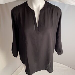 Everleigh black v-neck blouse M